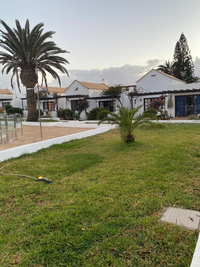Estrella Del Mar 8. 1 Bedroom Villa With Pool And Gardens 300 Metres From The Beach Corralejo Esterno foto
