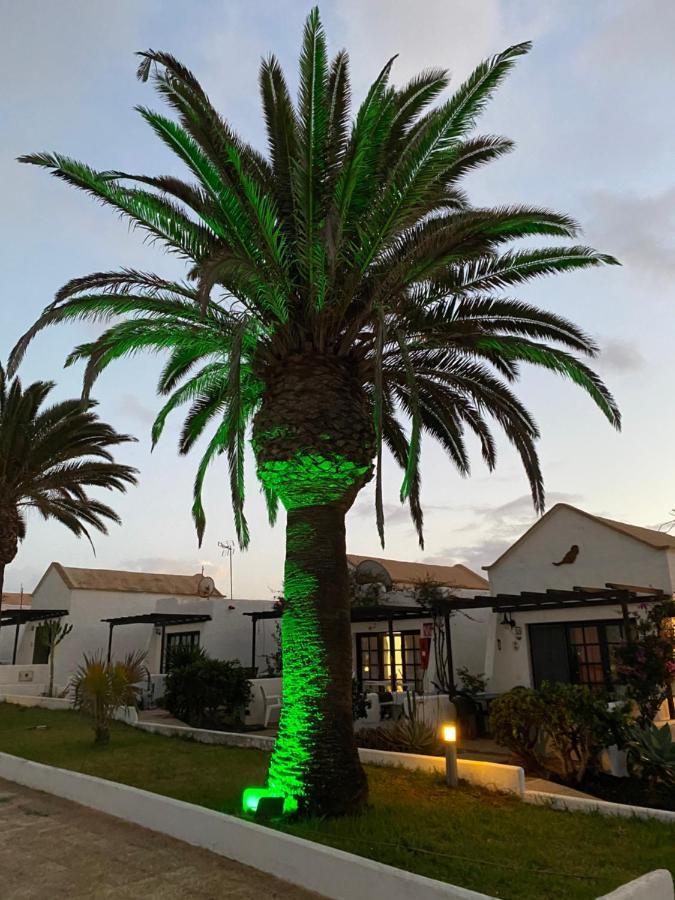 Estrella Del Mar 8. 1 Bedroom Villa With Pool And Gardens 300 Metres From The Beach Corralejo Esterno foto
