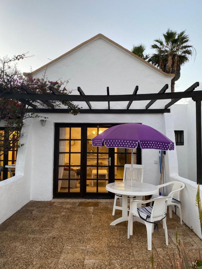 Estrella Del Mar 8. 1 Bedroom Villa With Pool And Gardens 300 Metres From The Beach Corralejo Esterno foto